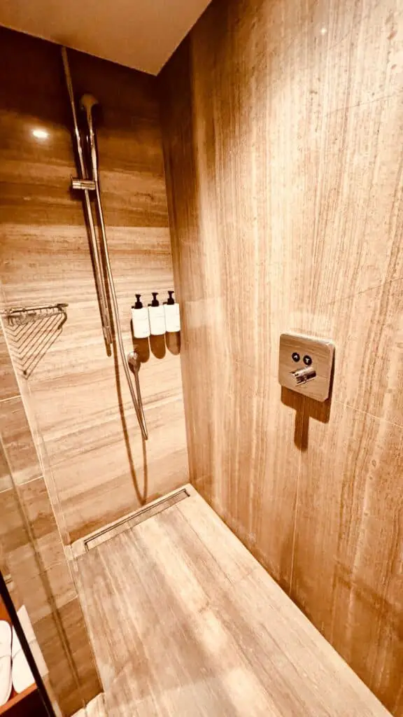 Intercontinental Lisbon Shower