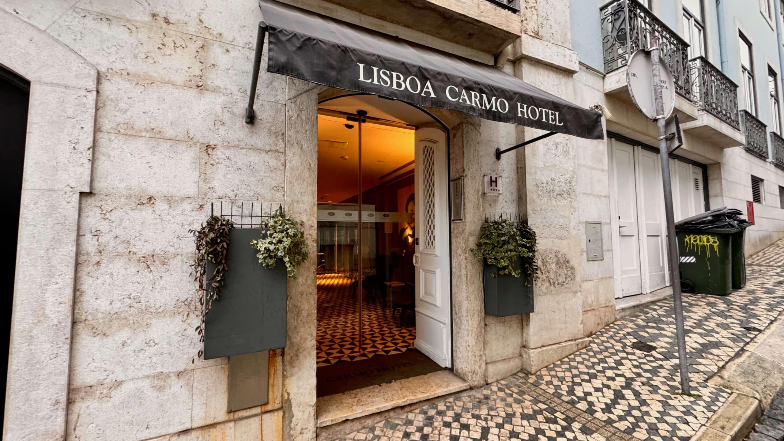 Lisboa Carmo Hotel Review: Exterior View